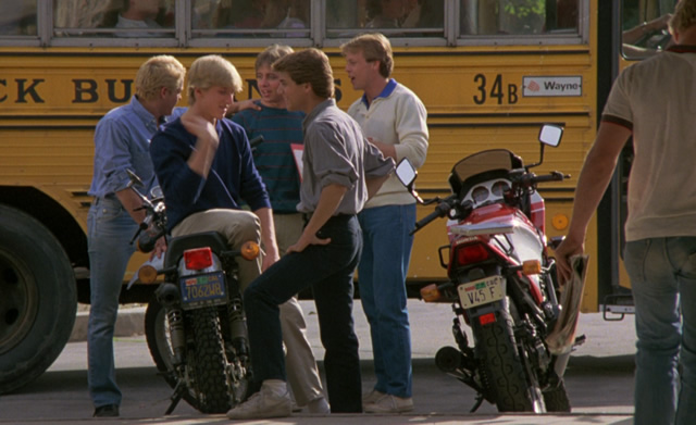 高校でジョニーたちがたむろしているバイク　Honda VF750F